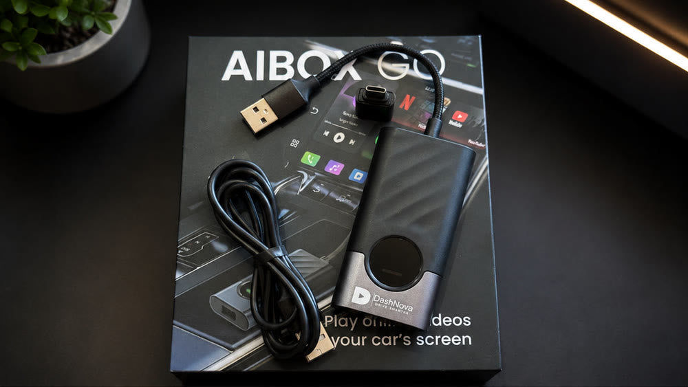 Inhalt der Verpackung: AIBOX GO, Adapter und Kabel
